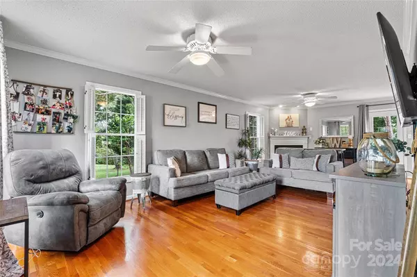 2730 24th Street CT NE, Hickory, NC 28601