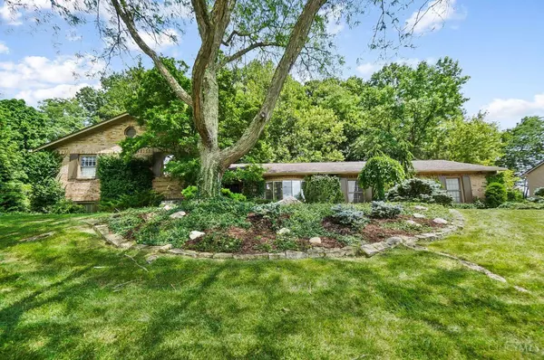 729 Grants Trl, Washington Twp, OH 45459