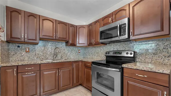 921 Curtiss Dr, Opa-locka, FL 33054