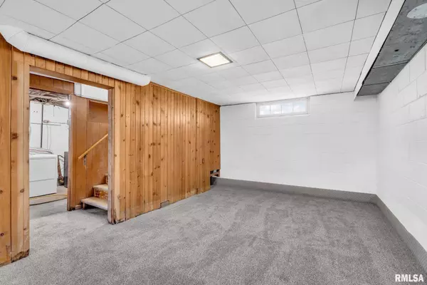 123 N THORNWOOD AVE, Davenport, IA 52802