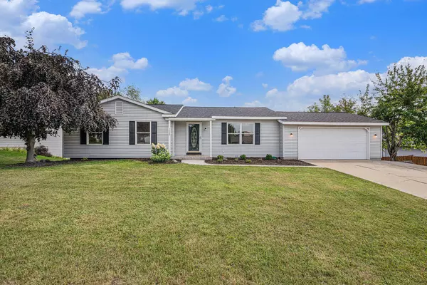 1424 Hollow Ridge NE Drive, Rockford, MI 49341