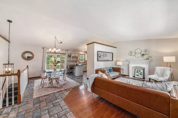 1424 Hollow Ridge NE Drive, Rockford, MI 49341