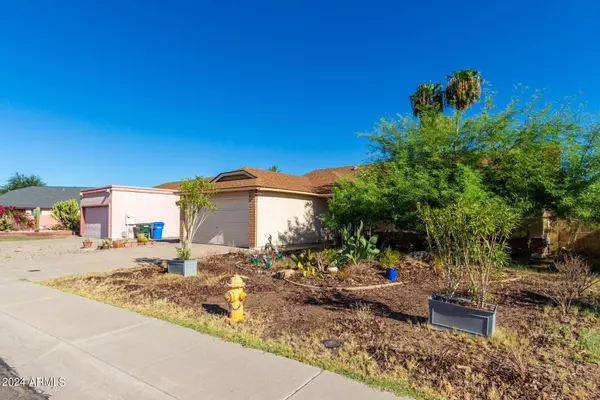 124 W MICHELLE Drive, Phoenix, AZ 85023