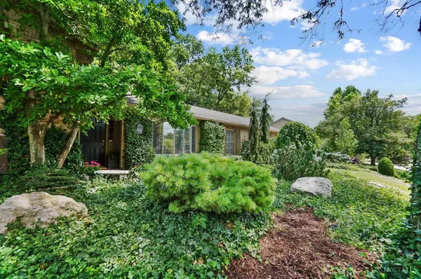 729 Grants Trl, Washington Twp, OH 45459