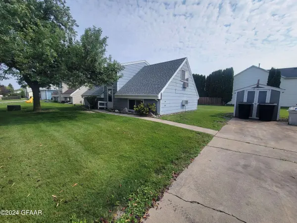 2705 18TH ST S, Grand Forks, ND 58201