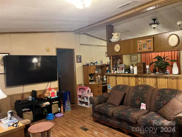 1146 Peak RD, Creston, NC 28615