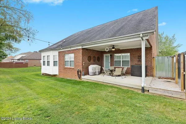 337 Vineland Place Dr Dr, Vine Grove, KY 40175