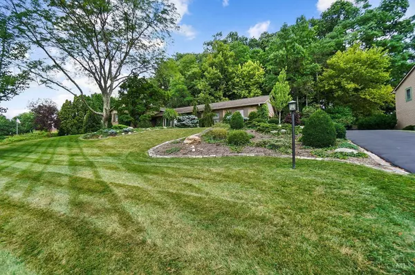 729 Grants Trl, Washington Twp, OH 45459