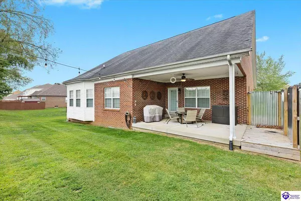 337 Vineland Place Drive, Vine Grove, KY 40175