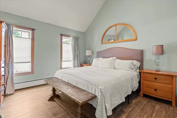 94 East Manchester RD, Manchester, VT 05253