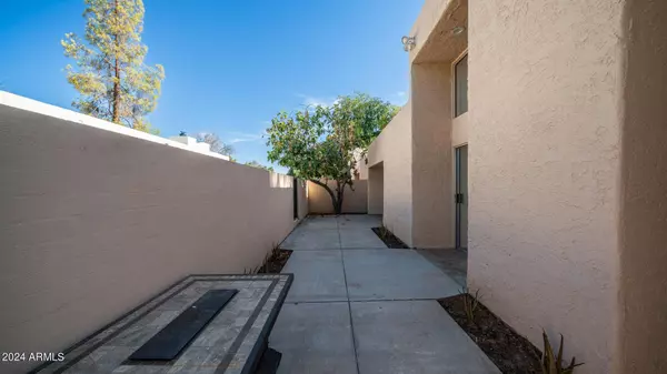 930 S DOBSON Road #13, Mesa, AZ 85202