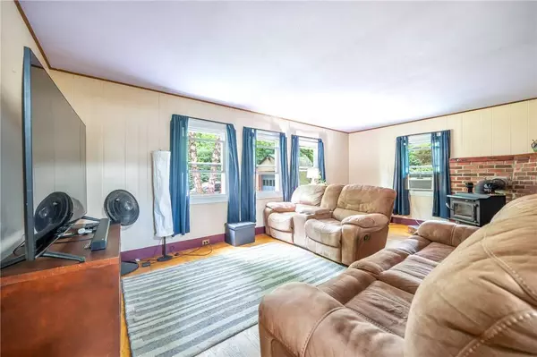 23 Elm RD, Burrillville, RI 02826