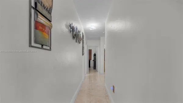 921 Curtiss Dr, Opa-locka, FL 33054