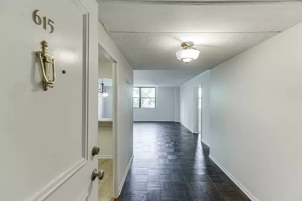 2965 Pharr Court South NW #615, Atlanta, GA 30305-2133