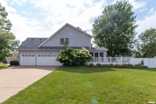 4008 RALEIGH AVE, Bettendorf, IA 52722