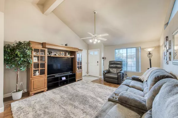 5758 W Vartikian Avenue, Fresno, CA 93722