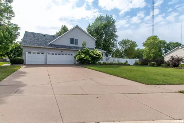 4008 RALEIGH AVE, Bettendorf, IA 52722