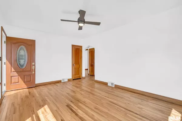 123 N THORNWOOD AVE, Davenport, IA 52802