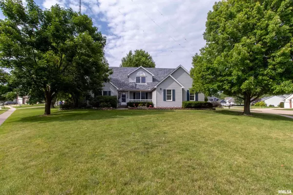 4008 RALEIGH AVE, Bettendorf, IA 52722