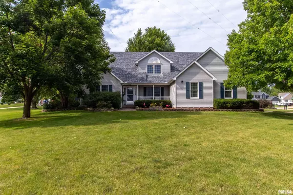 4008 RALEIGH AVE, Bettendorf, IA 52722