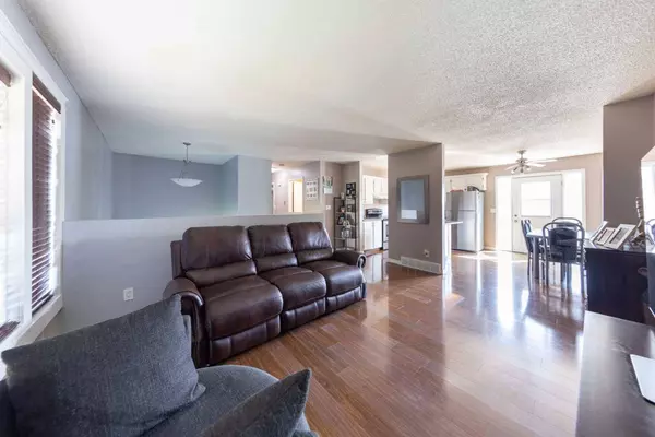 5205 50 ST, Kitscoty, AB T0B2P0