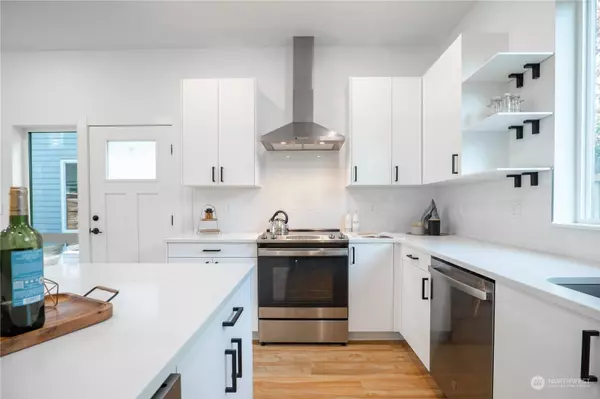 9228 21st AVE SW #B, Seattle, WA 98106