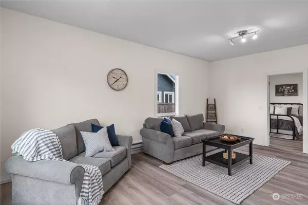 8246 S G Street, Tacoma, WA 98408