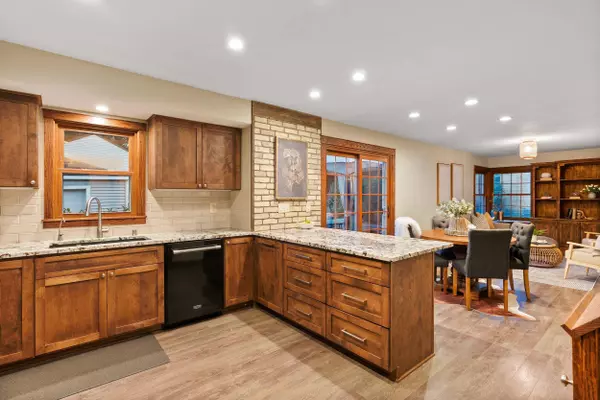 8637 Glencoe, Wauwatosa, WI 53226