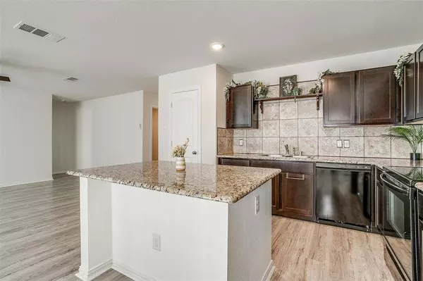 9005 Scarlet Way, Fort Worth, TX 76140