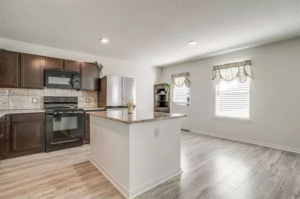 9005 Scarlet Way, Fort Worth, TX 76140