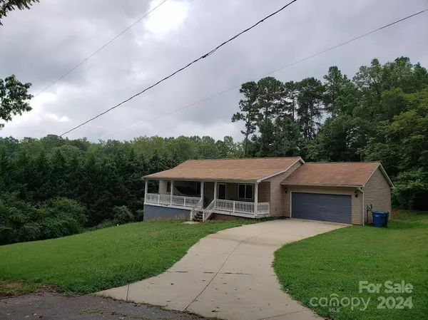 2290 9th AVE DR NE, Hickory, NC 28601