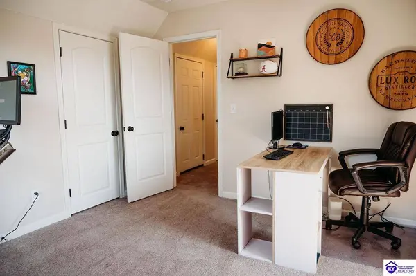 204 Southern Lake Drive, Elizabethtown, KY 42701