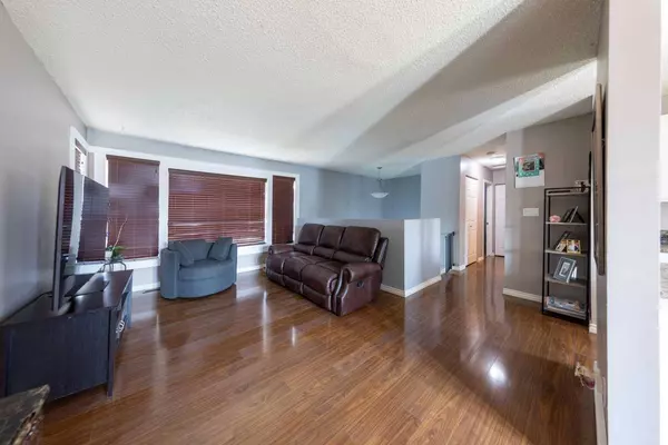 5205 50 ST, Kitscoty, AB T0B2P0