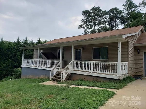 2290 9th AVE DR NE, Hickory, NC 28601