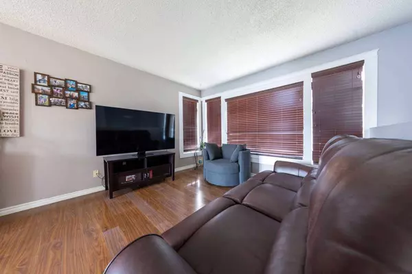 5205 50 ST, Kitscoty, AB T0B2P0