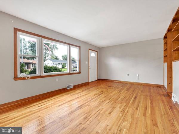 12 RICHARD AVE, Middletown, PA 17057