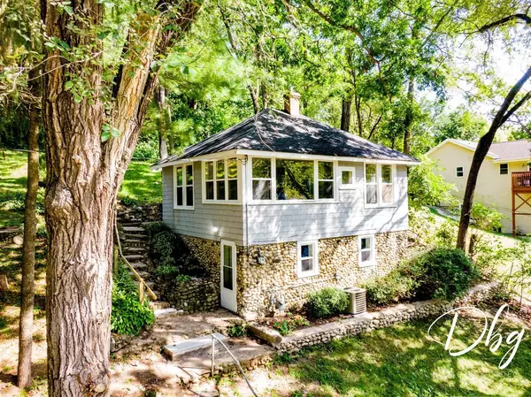 25 York ST, Fox Lake, IL 60020