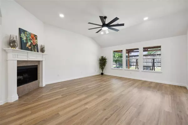 345 Cedar Crest Drive, Justin, TX 76247