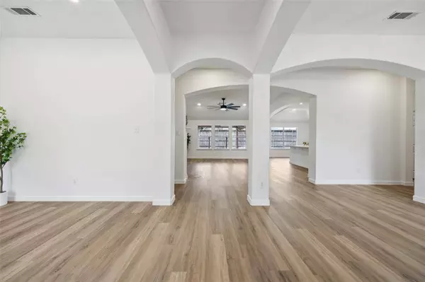 345 Cedar Crest Drive, Justin, TX 76247