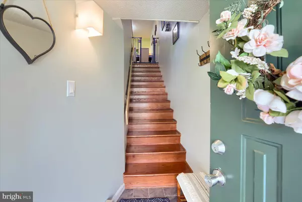 610 CHERRINGTON DR, Harrisburg, PA 17110