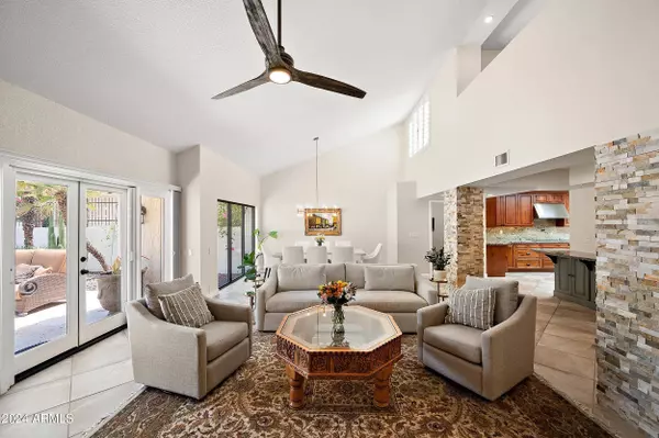 2626 E ARIZONA BILTMORE Circle #35, Phoenix, AZ 85016