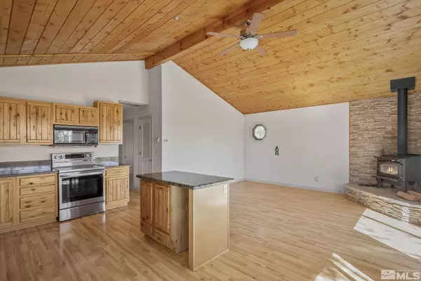 9 Mc Clellan Peak Dr, Moundhouse, NV 89706