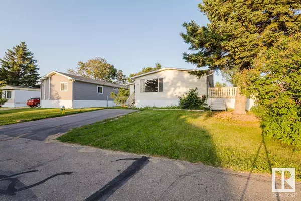 36 Rim RD NW, Edmonton, AB T6P 1C2