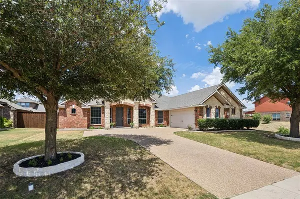 345 Cedar Crest Drive, Justin, TX 76247