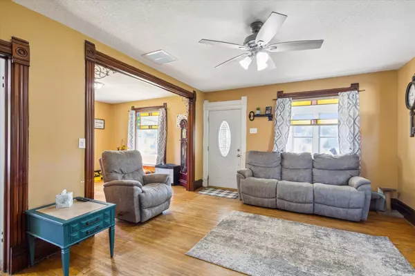 206 S Linn Street, Shannon, IL 61078