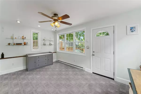 8 Turcone ST, North Providence, RI 02911