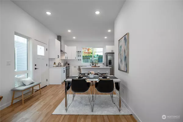 9228 21st AVE SW #B, Seattle, WA 98106