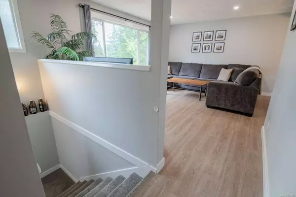 325 Jade Ave, Nanaimo, BC V9T 2R9