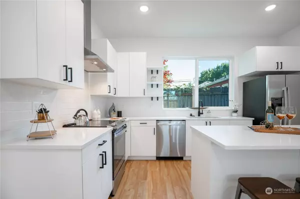 9228 21st AVE SW #B, Seattle, WA 98106