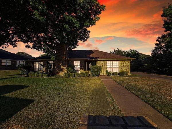 3705 Ivywild Court, Arlington, TX 76016